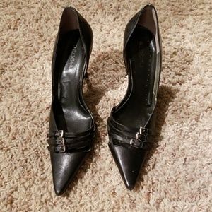 Bcbg black pumps